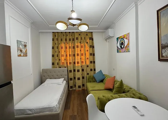 Central Apartment Tirana *